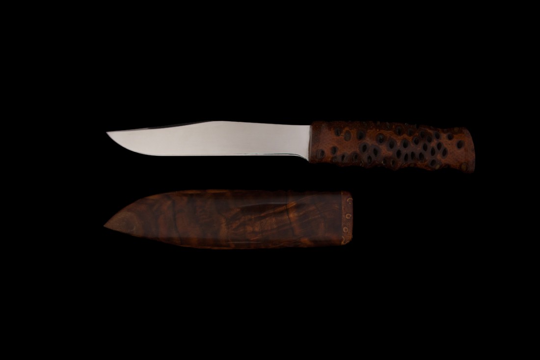 Couteau de chasse, noix de Banksia, étui en Noyer d’Amerique